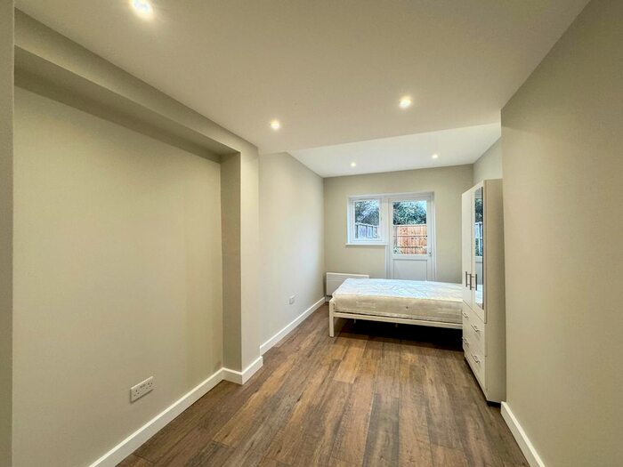 Studio To Rent In Tachbrook Road, Feltham, TW14