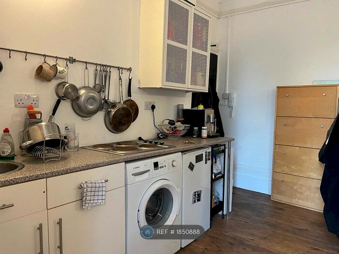 Studio To Rent In Evering Road, London, E5