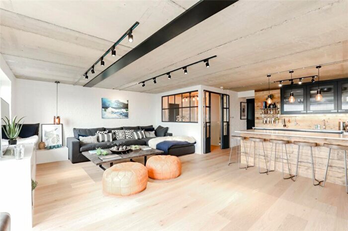 3 Bedroom Flat To Rent In Sovereign Court, The Strand, Brighton, BN2