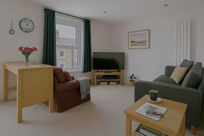 3 Bedroom Flat To Rent In Kellett Road, London, SW2