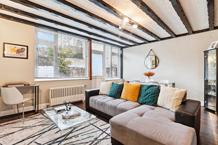 3 Bedroom Maisonette To Rent In Florida Street, Bethnal Green, E2