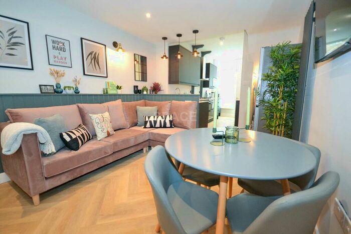 4 Bedroom Terraced House To Rent In London Road, Reading, RG1