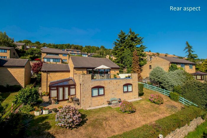 3 Bedroom Detached House For Sale In Daleside, Thornhill, Dewsbury, WF12