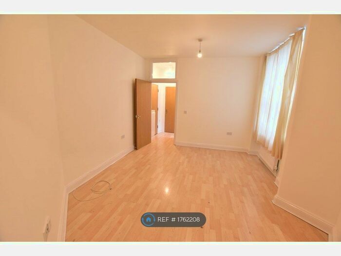 1 Bedroom Flat To Rent In T L House, Luton, LU1