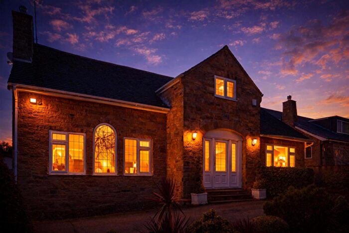 4 Bedroom Detached House For Sale In Alwoodley Lane, Alwoodley, LS17