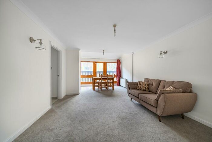 2 Bedroom Apartment To Rent In Boat Lifter Way Surrey Quays, SE16
