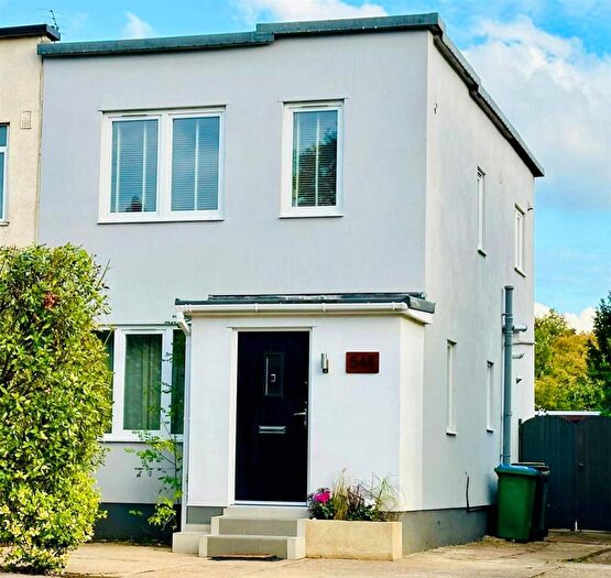 2 Bedroom Semi-Detached House For Sale In Walton Road, West Molesey, KT8