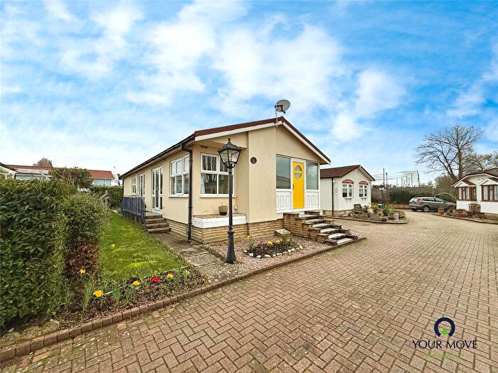 2 Bedroom Mobile/park Home For Sale In Headley Drive, Poplars Court, Bognor Regis, West Sussex, PO22