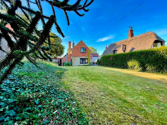 2 Bedroom Cottage To Rent In Main Street, Maids Moreton, Buckingham, MK18