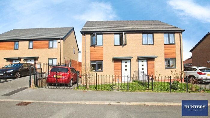 3 Bedroom Semi-Detached House To Rent In Holy Well Drive, Bradford, BD10