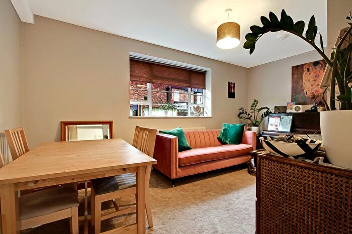 2 Bedroom Flat To Rent In Hartley Court, Ealing Common, W5