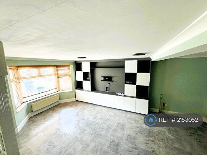 4 Bedroom Semi-Detached House To Rent In Harpenden Road, London, E12