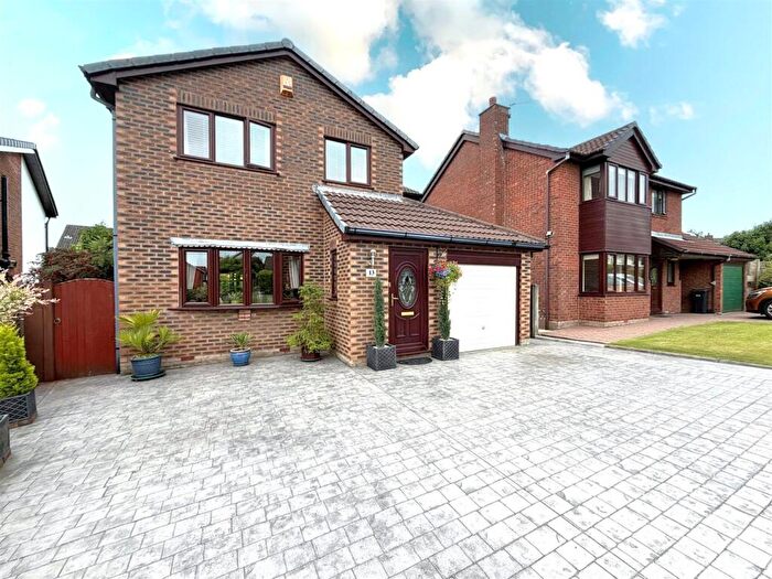 4 Bedroom Detached House For Sale In Whitsundale, Westhoughton, Bolton, BL5