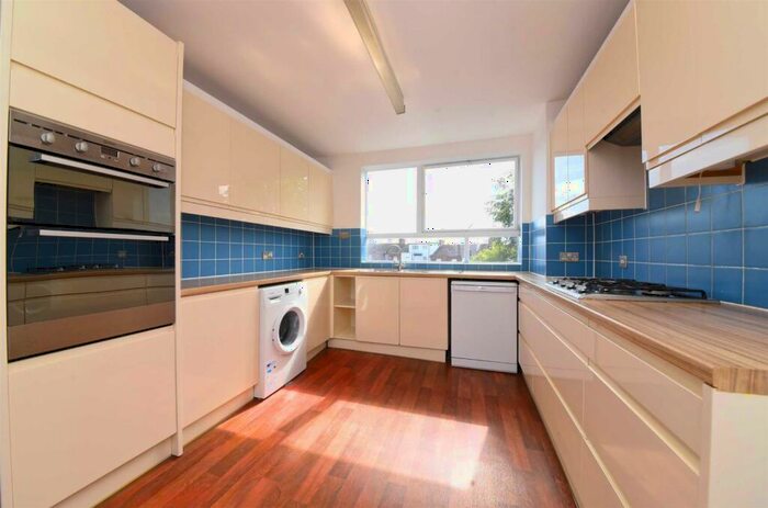 2 Bedroom Flat To Rent In Station Road, Hendon, NW4
