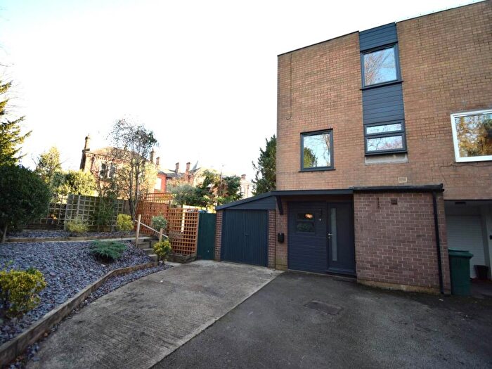 3 Bedroom Town House To Rent In Woodside Court, Abbots Park, Chester, CH1