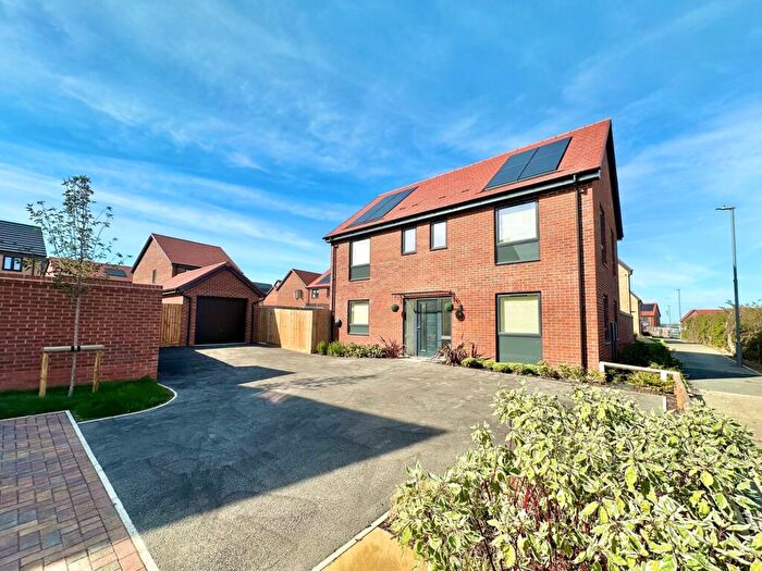 4 Bedroom Detached House To Rent In Retinta Grove, Whitehouse, Milton Keynes, MK8