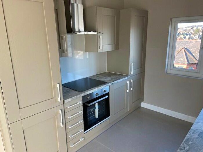 2 Bedroom Flat To Rent In Catford Hill, London, SE6