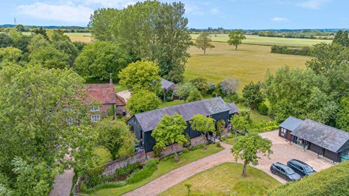 4 Bedroom Detached House For Sale In Thame Road, Longwick, HP27