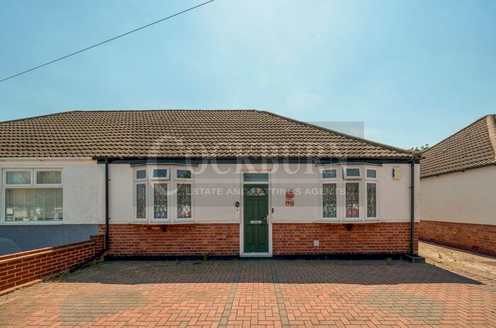 2 Bedroom Semi-Detached Bungalow To Rent In Blanmerle Road, London, SE9