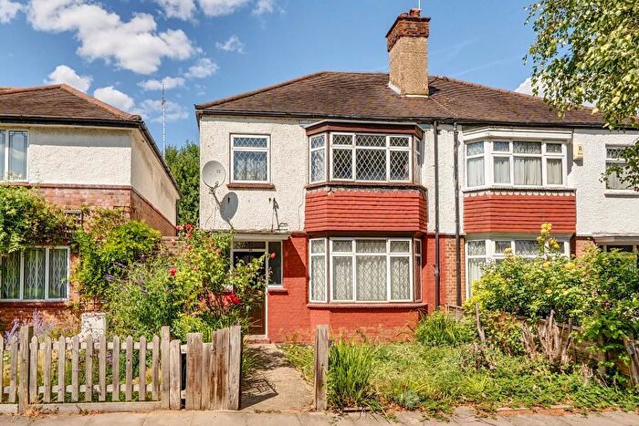 3 Bedroom Property For Sale In Rectory Gardens, London, Uk, N8