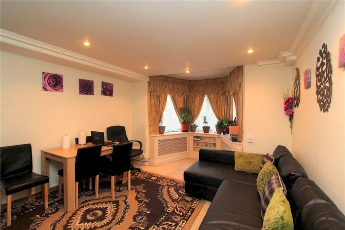 1 Bedroom Flat To Rent In Creswick Court, Pierrepoint Road, London, Uk, W3