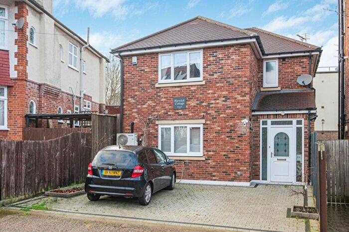 3 Bedroom Detached House For Sale In Passmore Gardens, London, N11