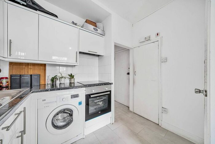 1 Bedroom Flat To Rent In Old Kent Road, Elephant And Castle, London, SE1
