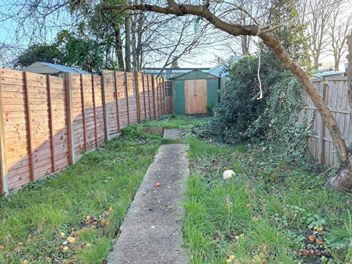 3 Bedroom Detached House To Rent In Elliman Avenue, Slough, Berkshire, SL2