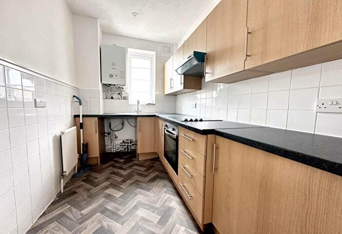2 Bedroom Flat To Rent In Chichester Drive East, Saltdean, Brighton, BN2