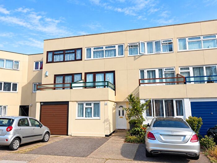 3 Bedroom Town House For Sale In Gale Close, Mitcham, CR4