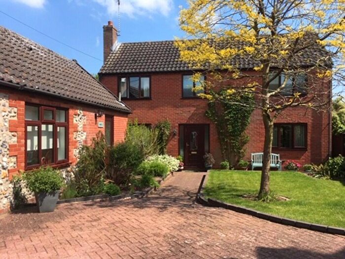 3 Bedroom Detached House For Sale In Yarmouth Road, Broome, NR35