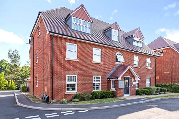 2 Bedroom Flat To Rent In Gloucester Drive, Sarisbury Green, Southampton, Hampshire, SO31