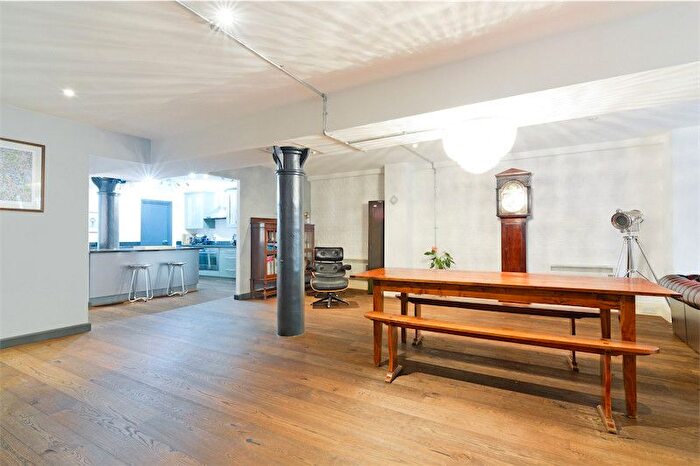 2 Bedroom Flat To Rent In Dundee Court, Wapping High Street, London, E1W