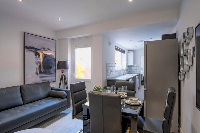 6 Bedroom House To Rent In Allison Street, Lincoln, LN1