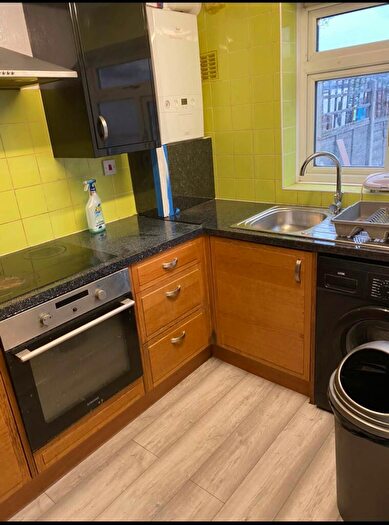 3 Bedroom Terraced House To Rent In Shepherd`s Close, Romford, RM6