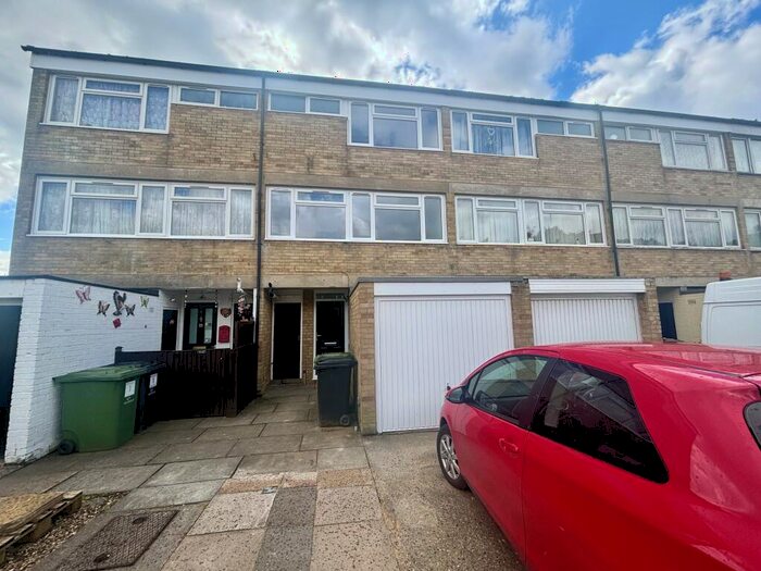 4 Bedroom House To Rent In Durham Way, Thetford, IP24