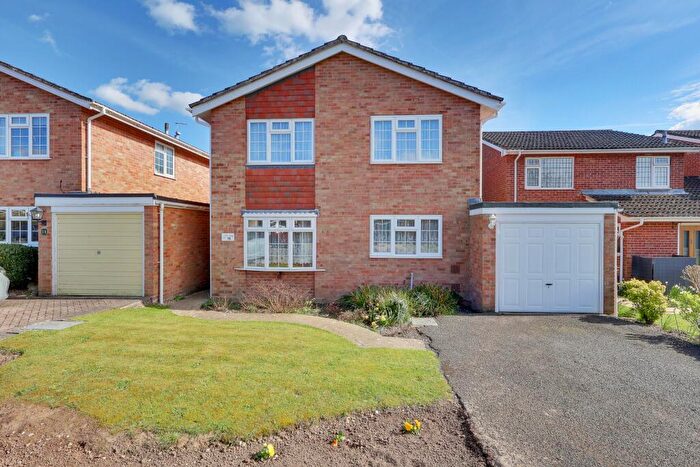 4 Bedroom Detached House For Sale In Three Acres, Denmead, PO7