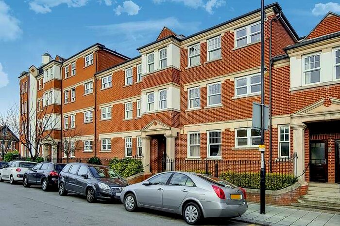 2 Bedroom Flat To Rent In Bromley Road, , London, SE6