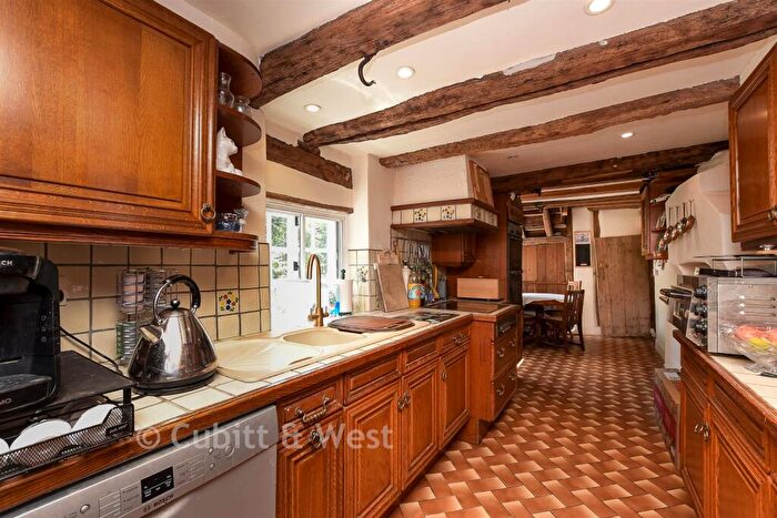 4 Bedroom Character Property For Sale In Newchapel Road, Lingfield, Surrey, RH7