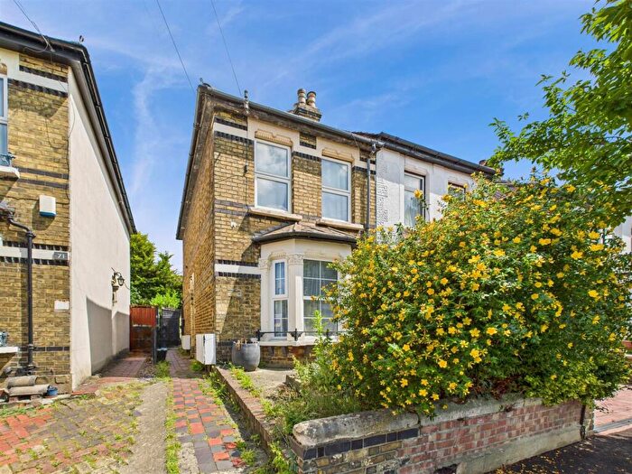 1 Bedroom Maisonette For Sale In Chelsham Road, South Croydon, CR2