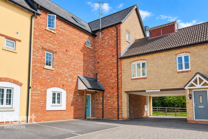2 Bedroom Apartment For Sale In Maybold Crescent, Swindon, SN25