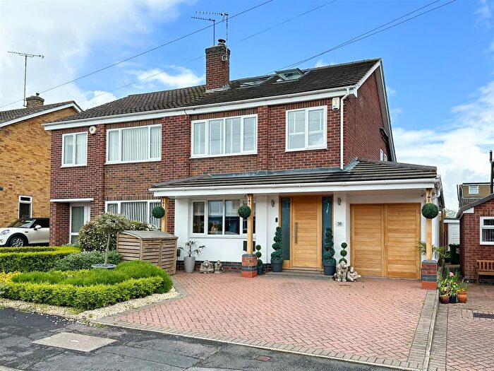 4 Bedroom Semi-Detached House For Sale In Priorsfield Road, Kenilworth, CV8