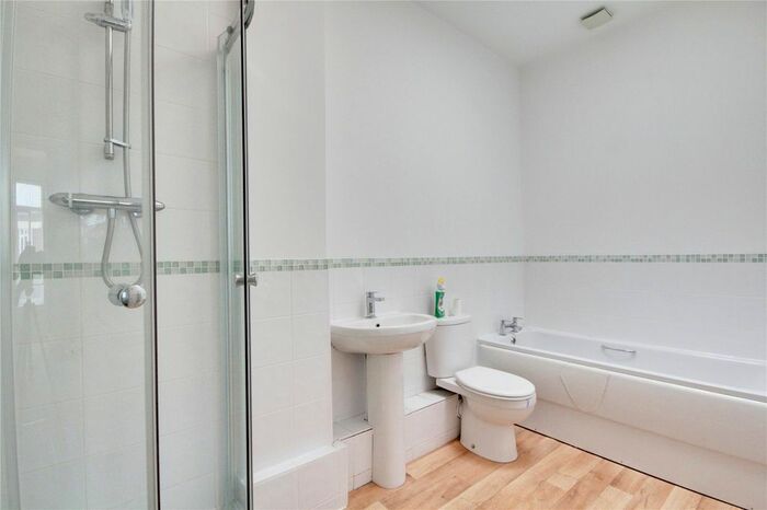 1 Bedroom Flat To Rent In South Street, Lancing, West Sussex, BN15