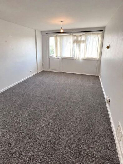 2 Bedroom Flat To Rent In Melbourne House, Yeading Lane, Hayes, UB4