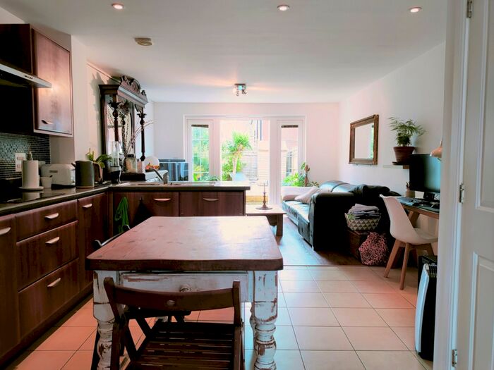 4 Bedroom House To Rent In Peacehaven, BN10