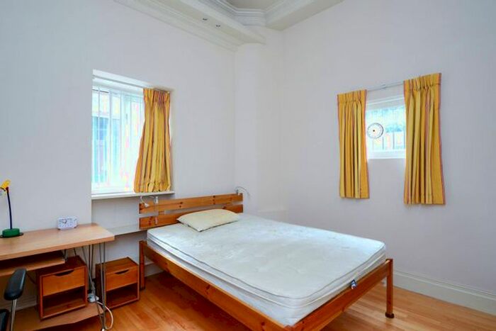 2 Bedroom Flat To Rent In Emperors Gate, South Kensington, London, SW7