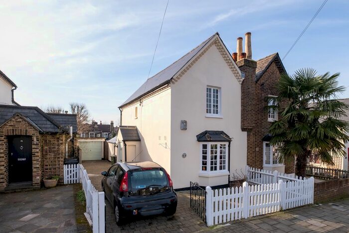 2 Bedroom Semi-Detached House To Rent In Sunnyhill Road, London, SW16