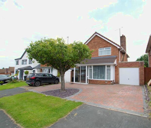 3 Bedroom Detached House To Rent In Windsor Road, Lawns, Swindon SN3
