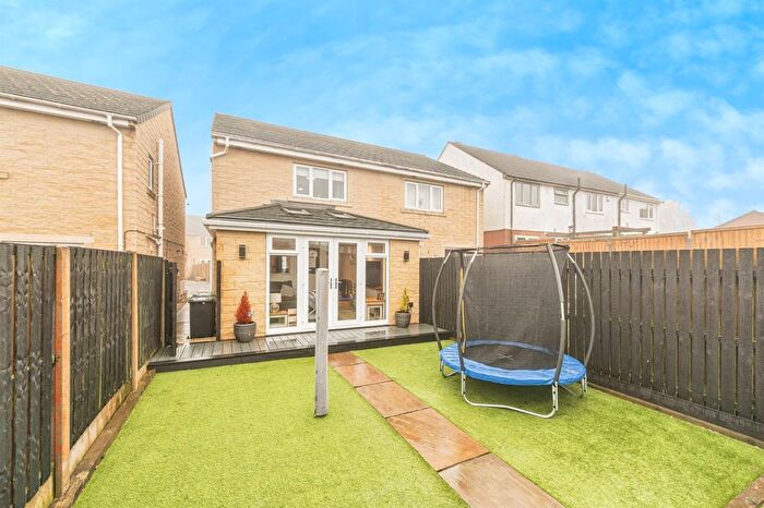 3 Bedroom Semi Detached House For Sale In Edge Arpers Croft, Thornhill, Dewsbury, WF12