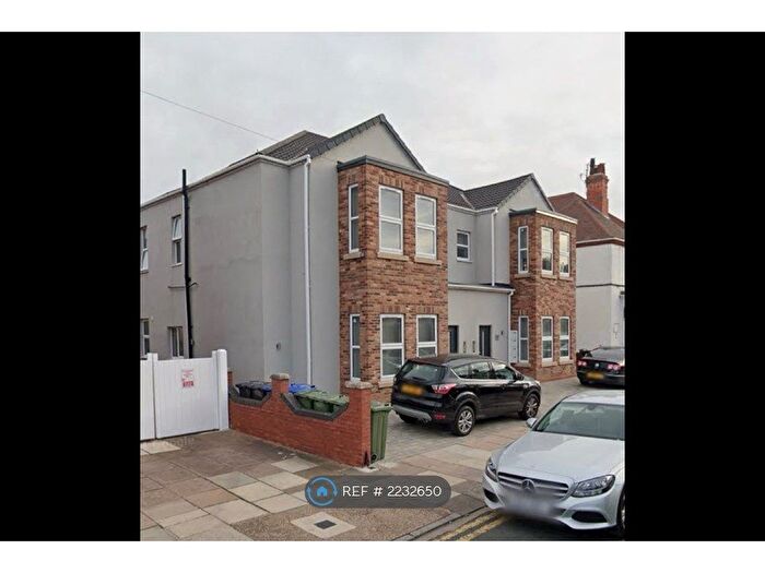 3 Bedroom Flat To Rent In Princes Road, Cleethorpes, DN35